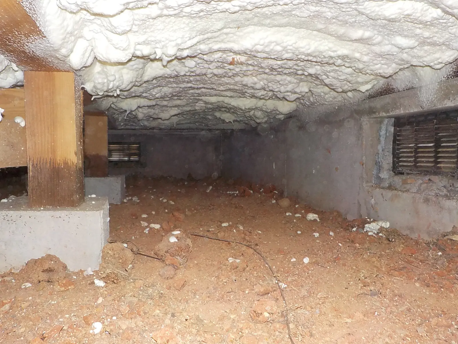 福山市の木造住宅における断熱改修の施工写真